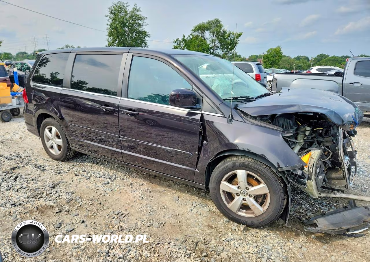 2010 Volkswagen Routan Se VIN:2V4RW3D11AR324811 - 4