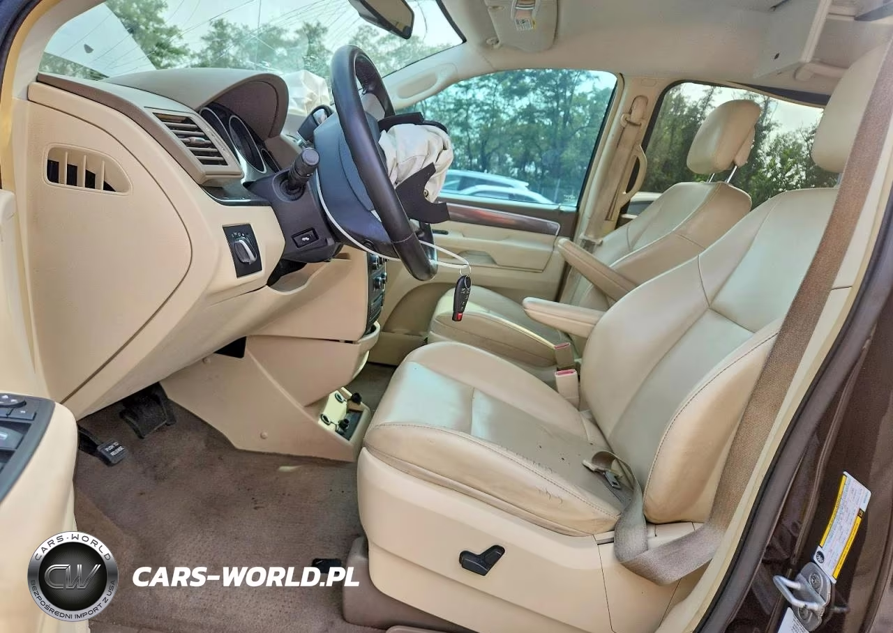 2010 Volkswagen Routan Se VIN:2V4RW3D11AR324811 - 7