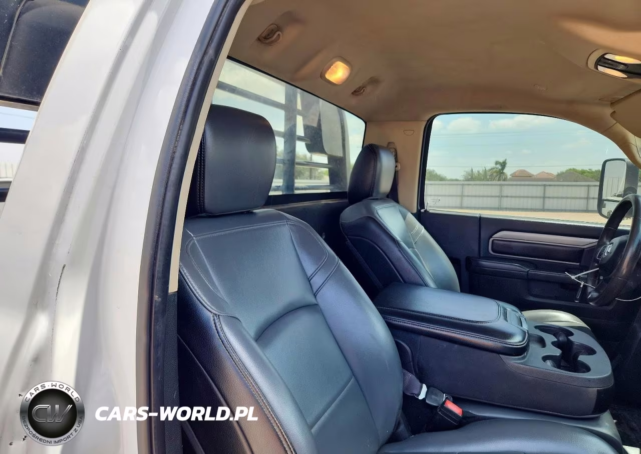 2019 Ram 3500 VIN:3C7WRSAJXKG601467 - 10