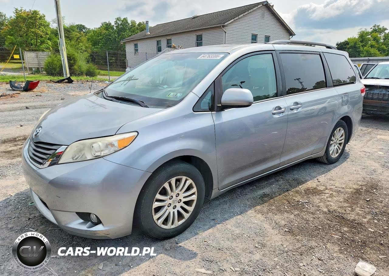 2014 Toyota Sienna Xle 8-Passenger – zdjęcie 1 z 13