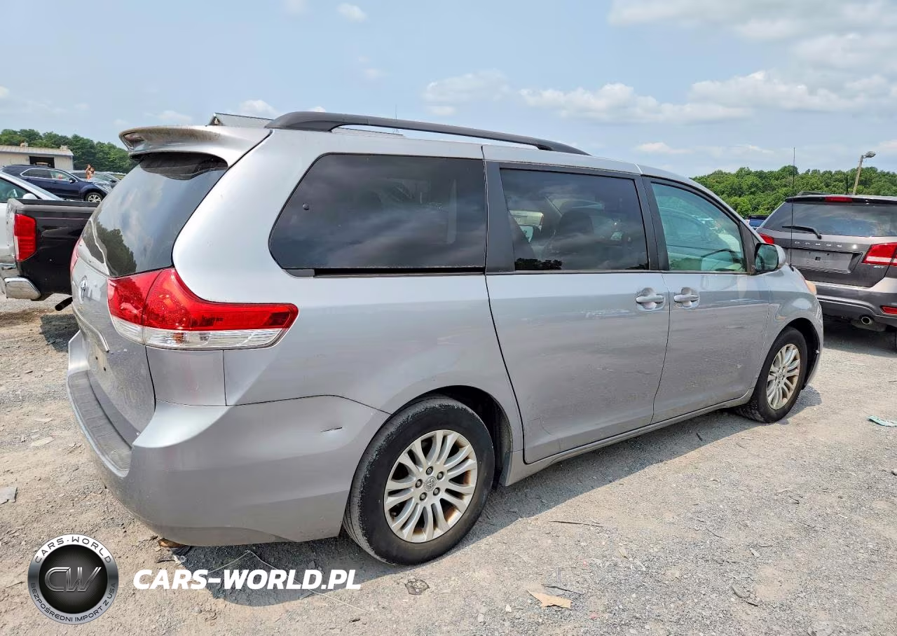 2014 Toyota Sienna Xle 8-Passenger VIN:5TDYK3DC0ES422020 - 3