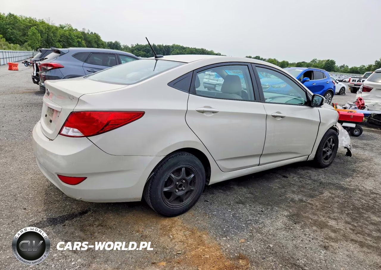 2015 Hyundai Accent Gls VIN:KMHCT4AE6FU917026 - 3