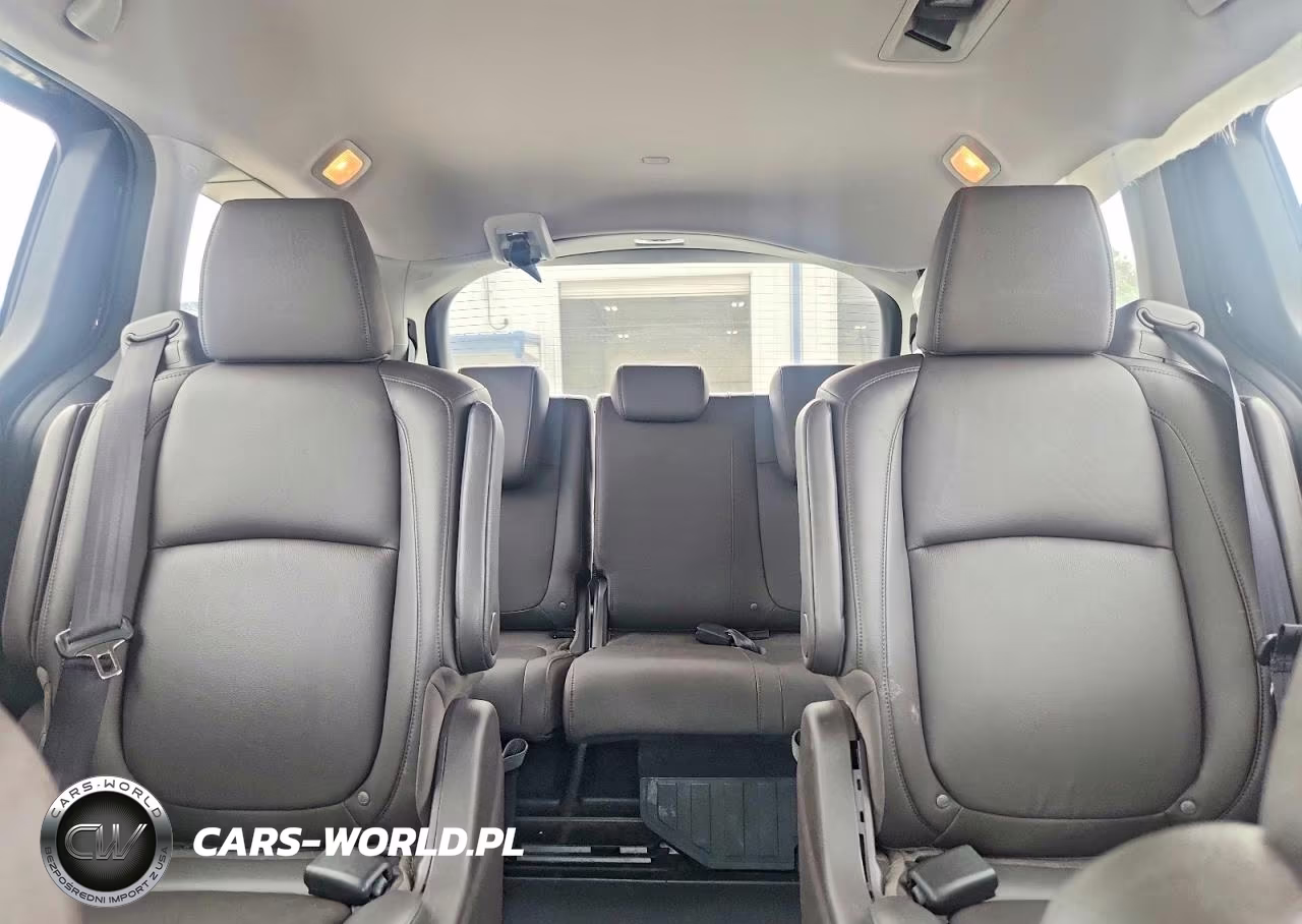2018 Honda Odyssey Elite VIN:5FNRL6H98JB023355 - 10