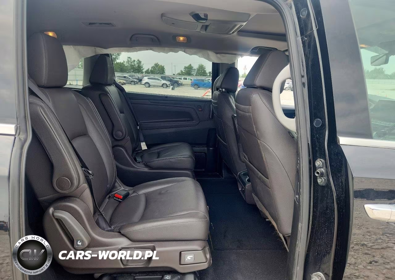 2018 Honda Odyssey Elite VIN:5FNRL6H98JB023355 - 11