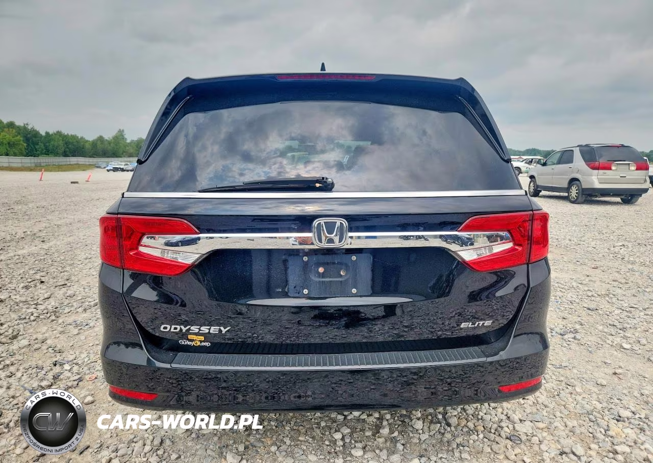 2018 Honda Odyssey Elite VIN:5FNRL6H98JB023355 - 6