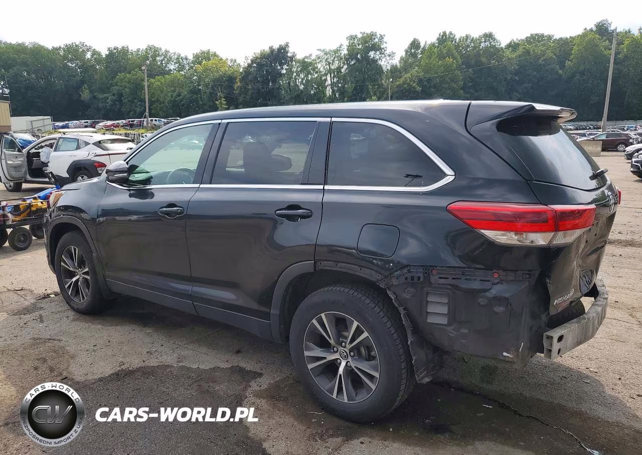 2019 Toyota Highlander Le VIN:5TDBZRFH9KS963107 - 2