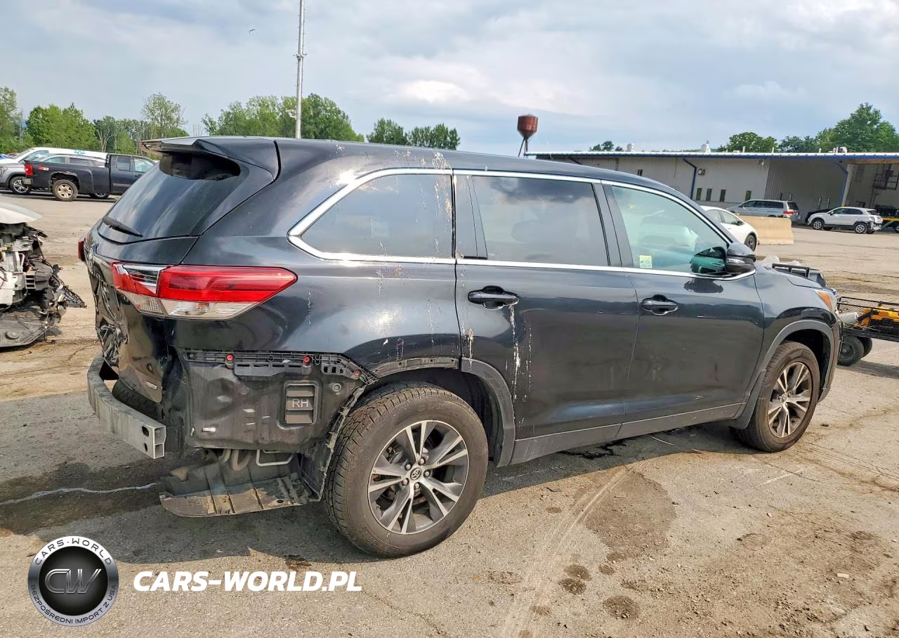 2019 Toyota Highlander Le VIN:5TDBZRFH9KS963107 - 3