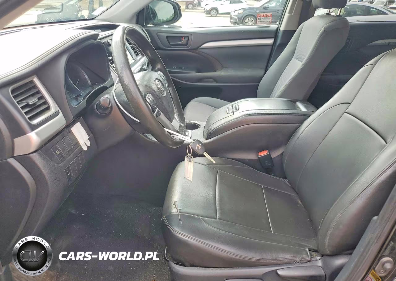 2019 Toyota Highlander Le VIN:5TDBZRFH9KS963107 - 7