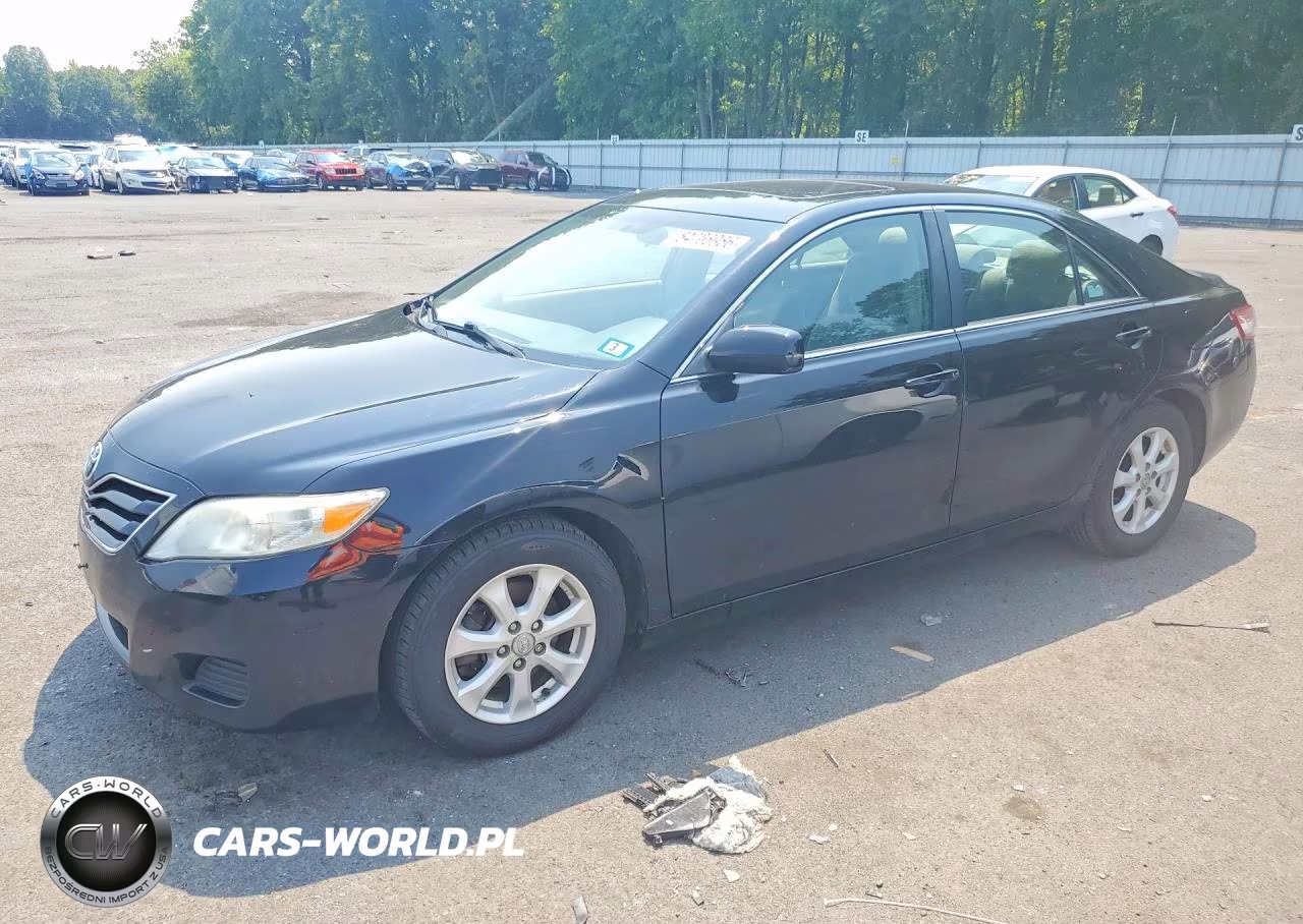 2011 Toyota Camry Le – zdjęcie 1 z 12