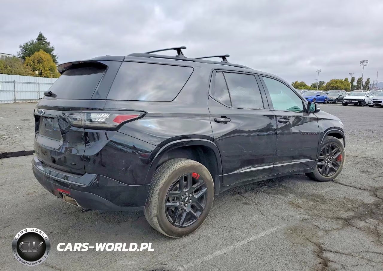 2021 Chevrolet Traverse Premier VIN:1GNEVKKWXMJ141640 - 3