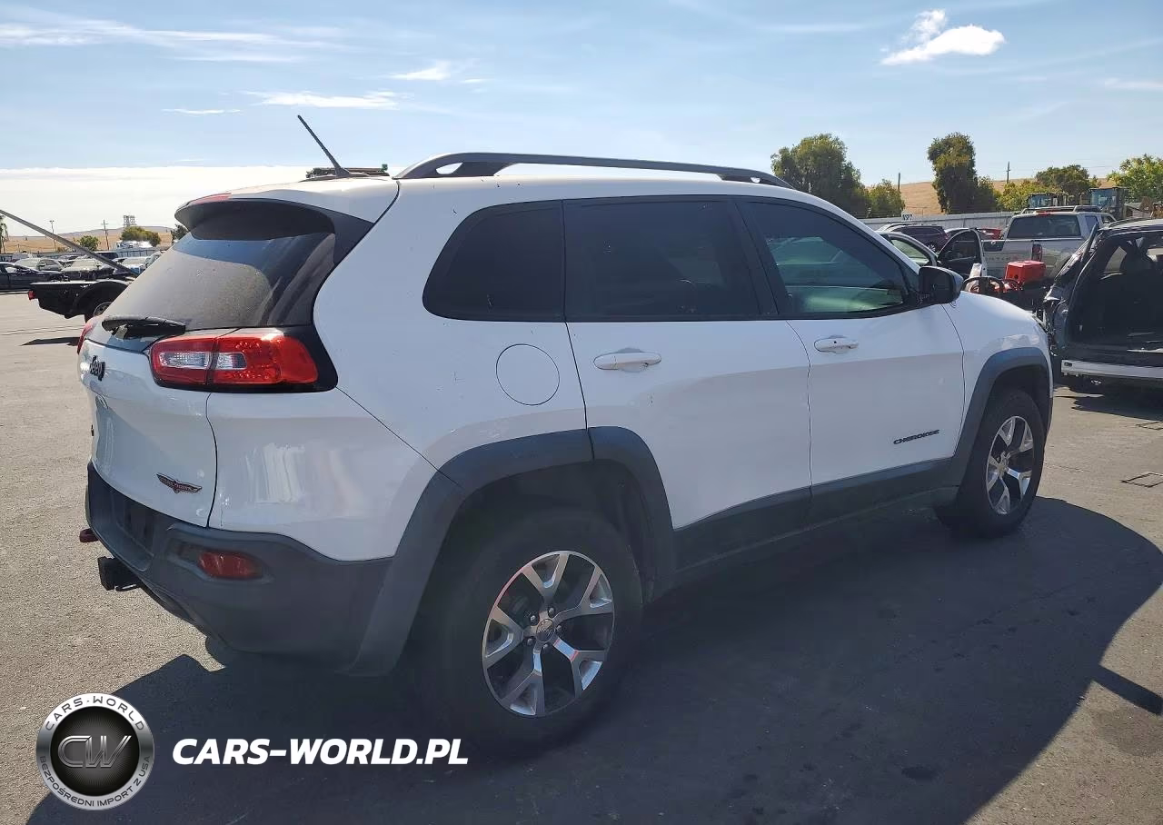 2015 Jeep Cherokee Trailhawk VIN:1C4PJMBS6FW728946 - 3