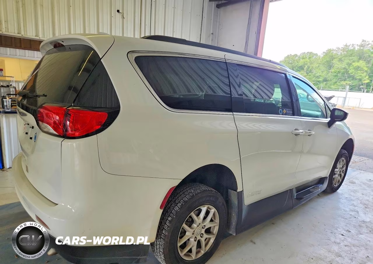 2020 Chrysler Voyager Lxi VIN:2C4RC1DG9LR264517 - 3