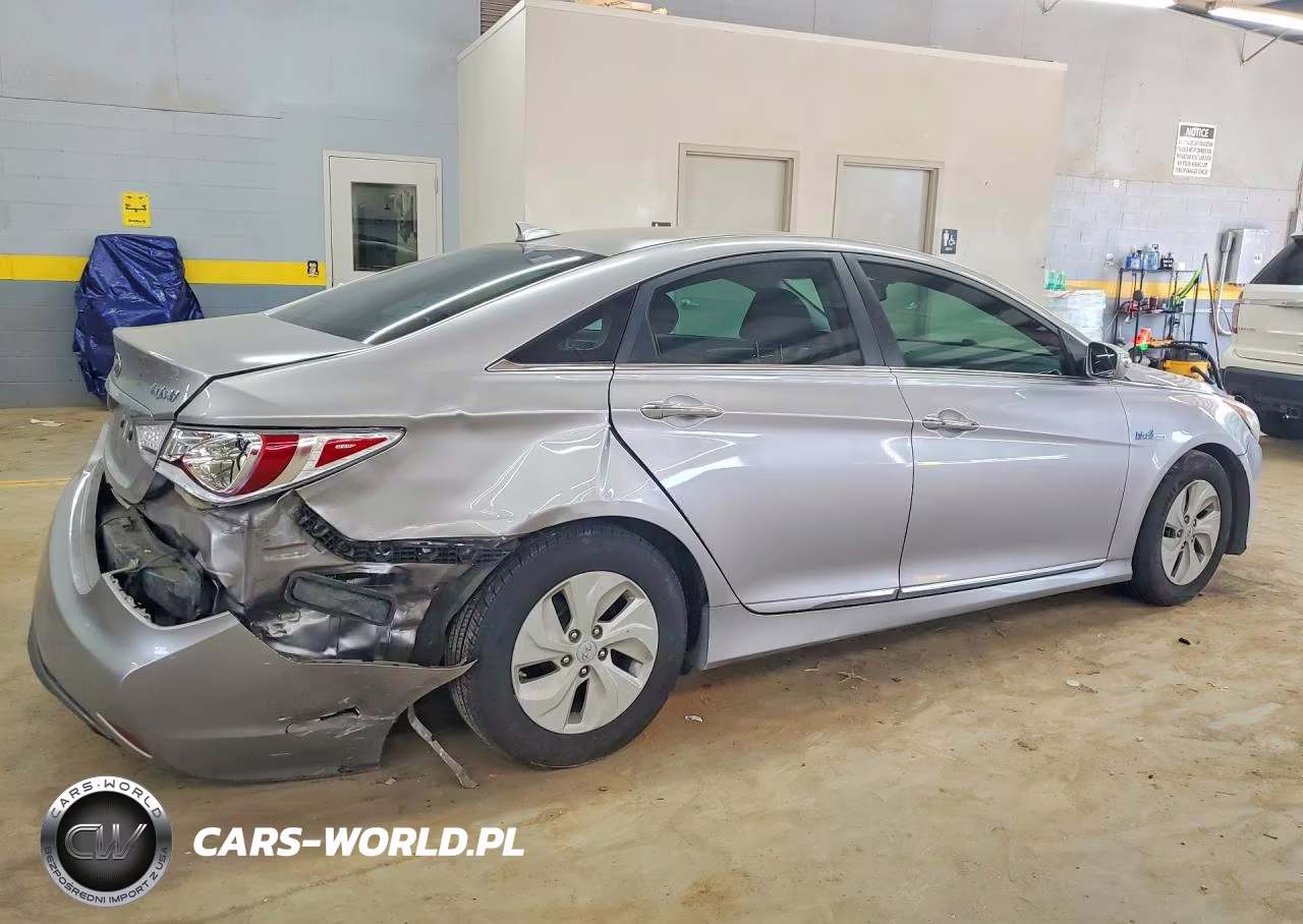 2013 Hyundai Sonata Hybrid VIN:KMHEC4A44DA088679 - 3