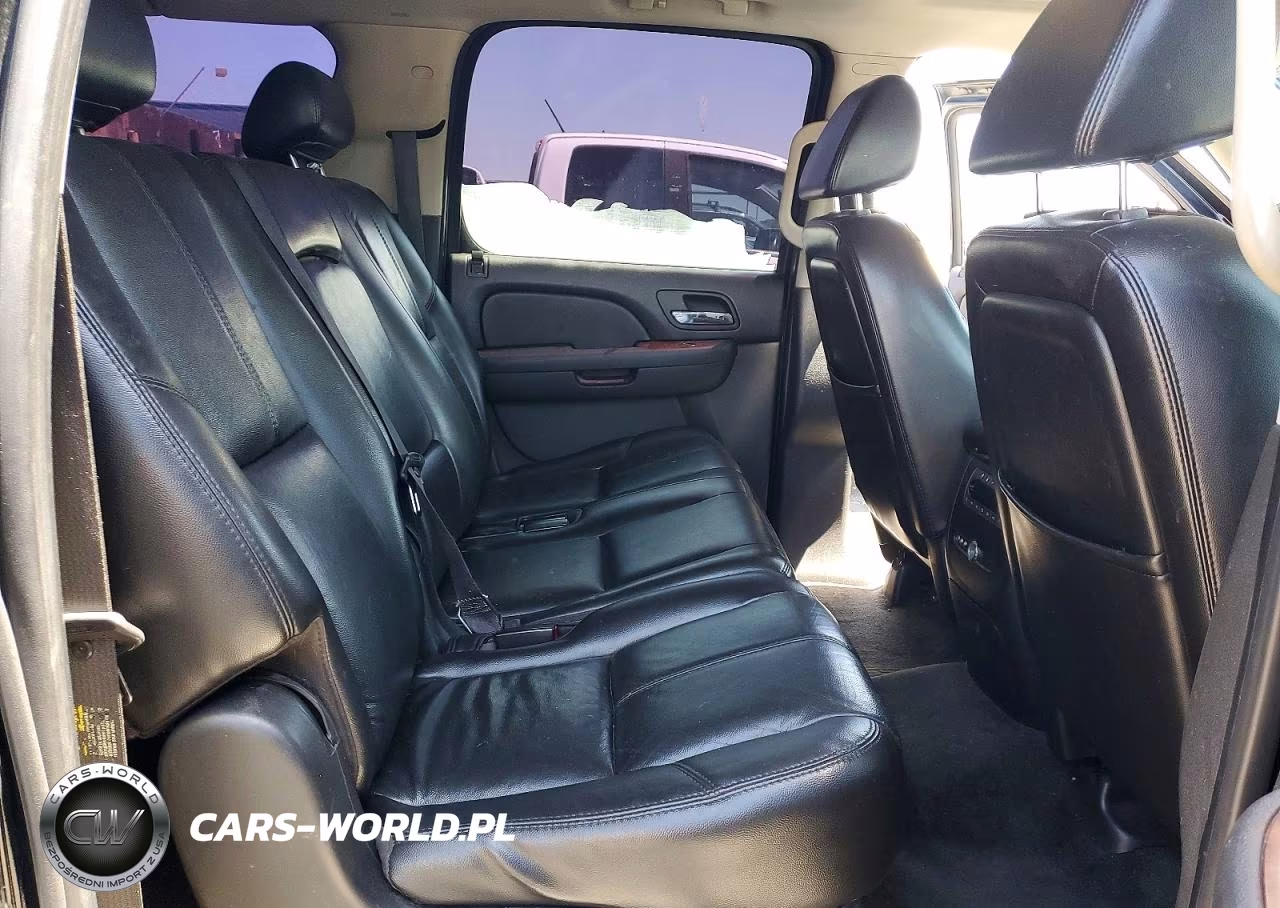2007 Chevrolet Suburban C1500 VIN:1GNFC16J27R205596 - 11