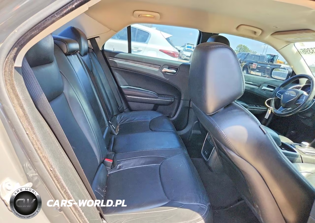 2017 Chrysler 300 Limited VIN:2C3CCAAGXHH612630 - 10