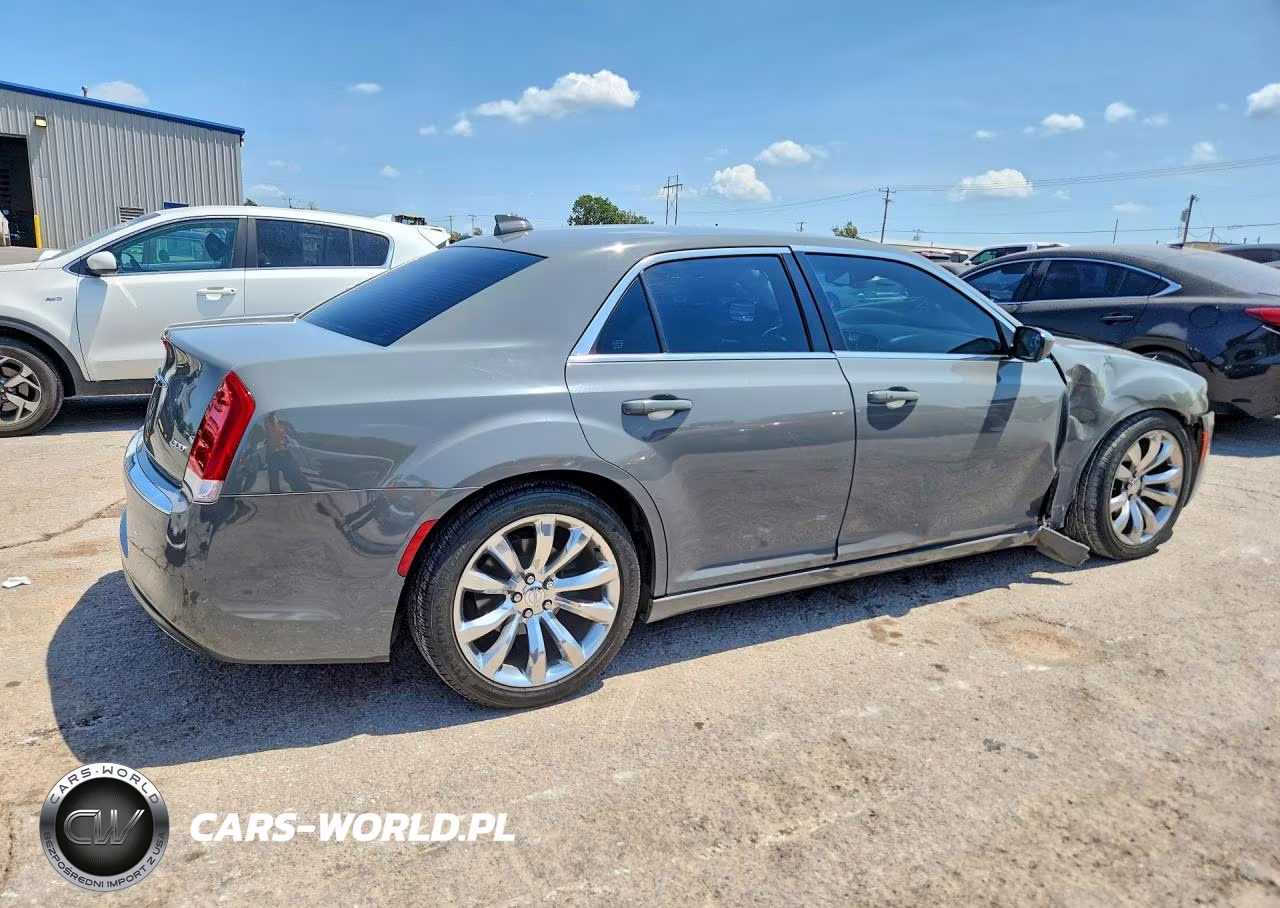 2017 Chrysler 300 Limited VIN:2C3CCAAGXHH612630 - 3