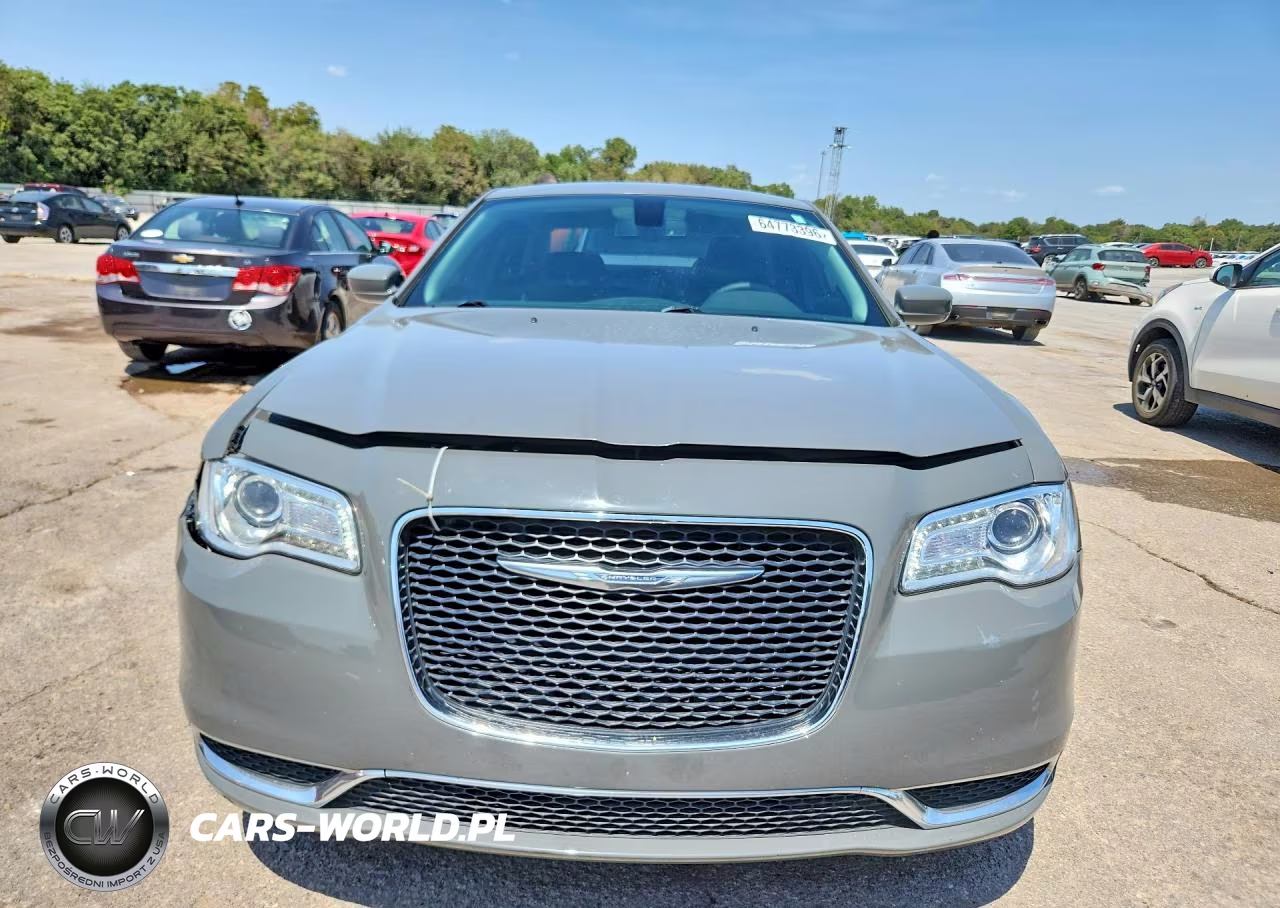 2017 Chrysler 300 Limited VIN:2C3CCAAGXHH612630 - 5