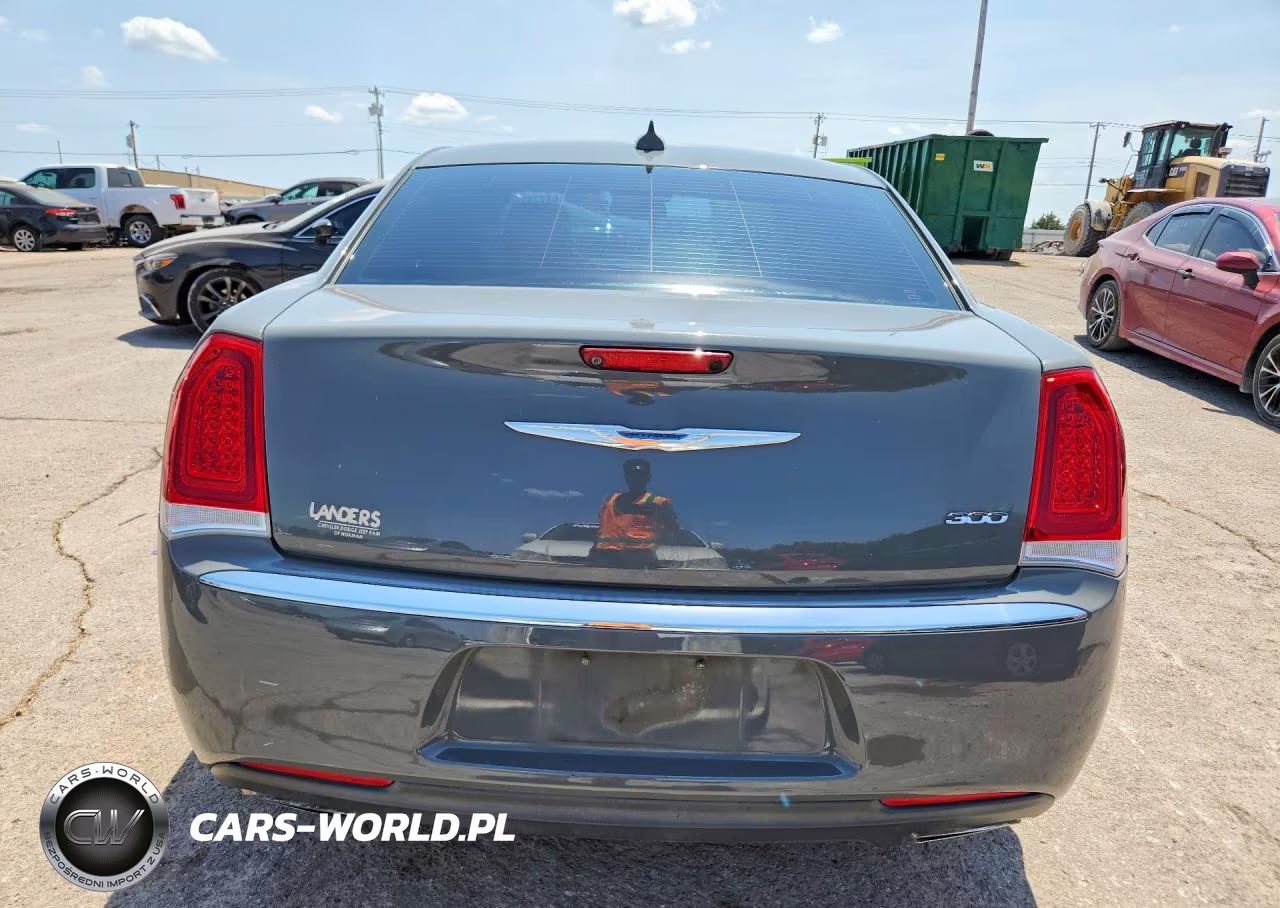 2017 Chrysler 300 Limited VIN:2C3CCAAGXHH612630 - 6