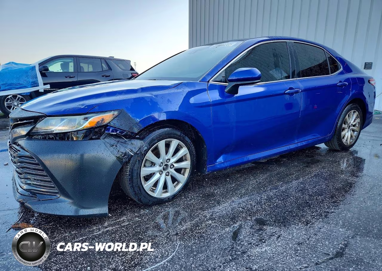 2018 Toyota Camry Le – zdjęcie 1 z 12
