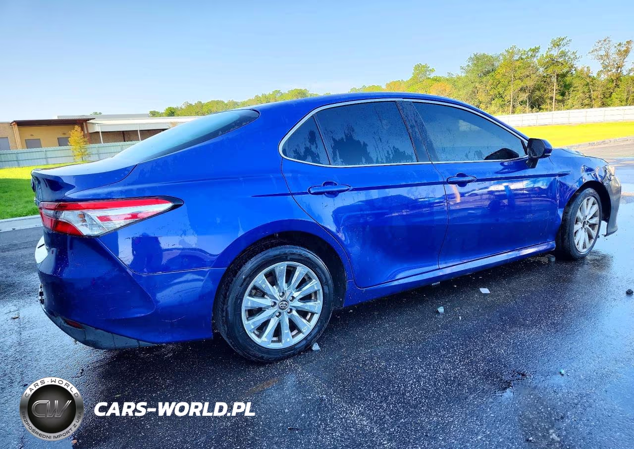 2018 Toyota Camry Le VIN:4T1B11HK4JU533539 - 3