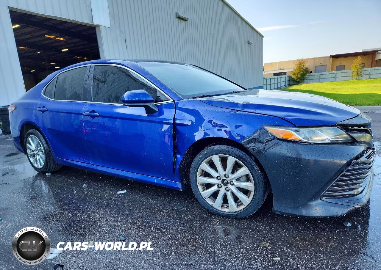 2018 Toyota Camry Le VIN:4T1B11HK4JU533539 - 4