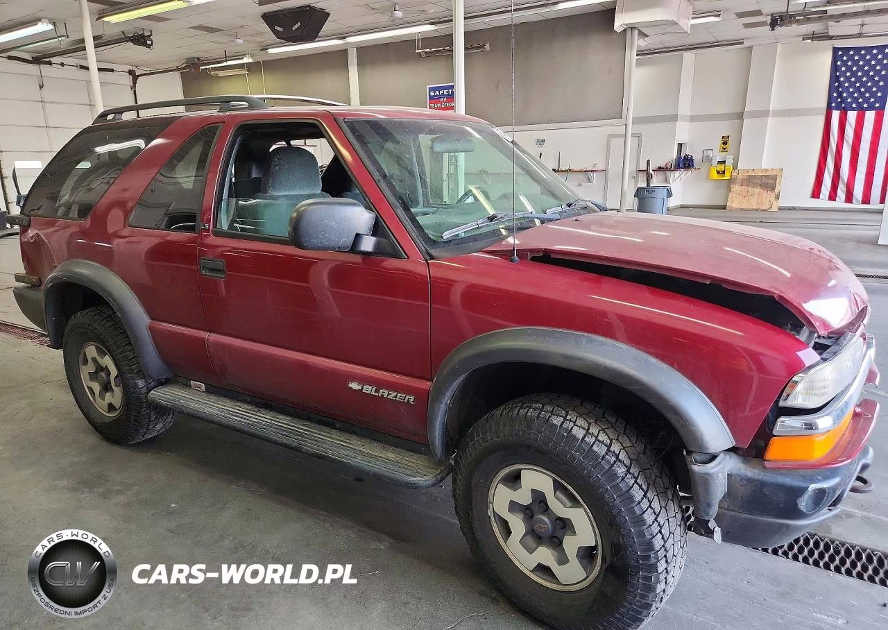 2000 Chevrolet Blazer VIN:1GNCT18W2YK278716 - 4