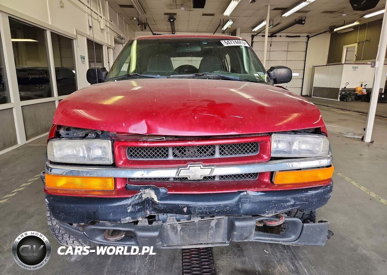 2000 Chevrolet Blazer VIN:1GNCT18W2YK278716 - 5