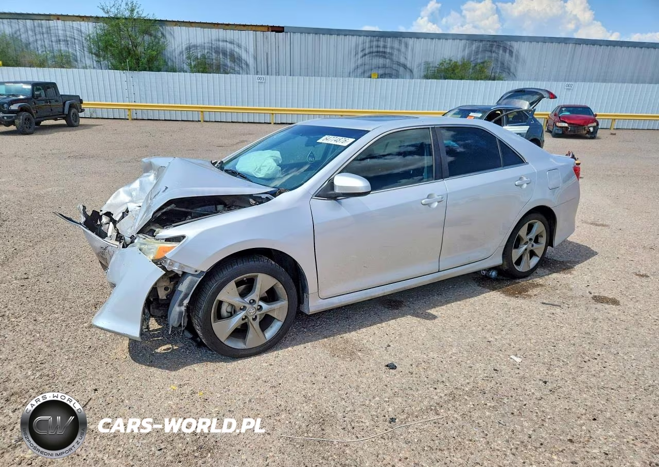 2014 Toyota Camry Se Sport – zdjęcie 1 z 13