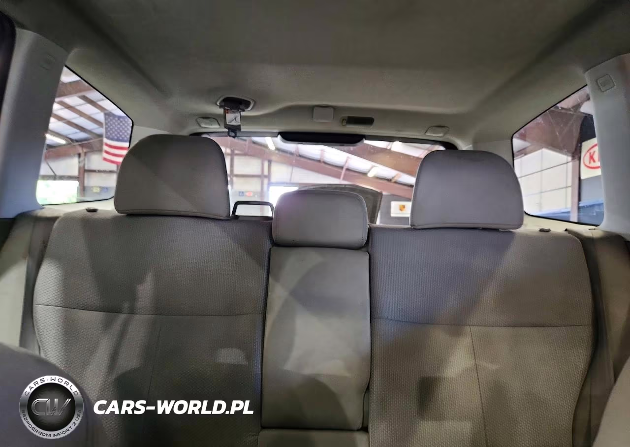2011 Subaru Forester 2.5X Premium VIN:JF2SHADCXBG760878 - 10