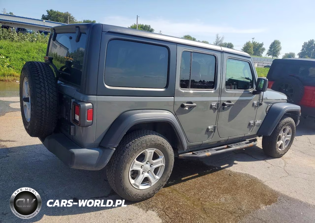 2020 Jeep Wrangler Unlimited Sport VIN:1C4HJXDG6LW323440 - 3