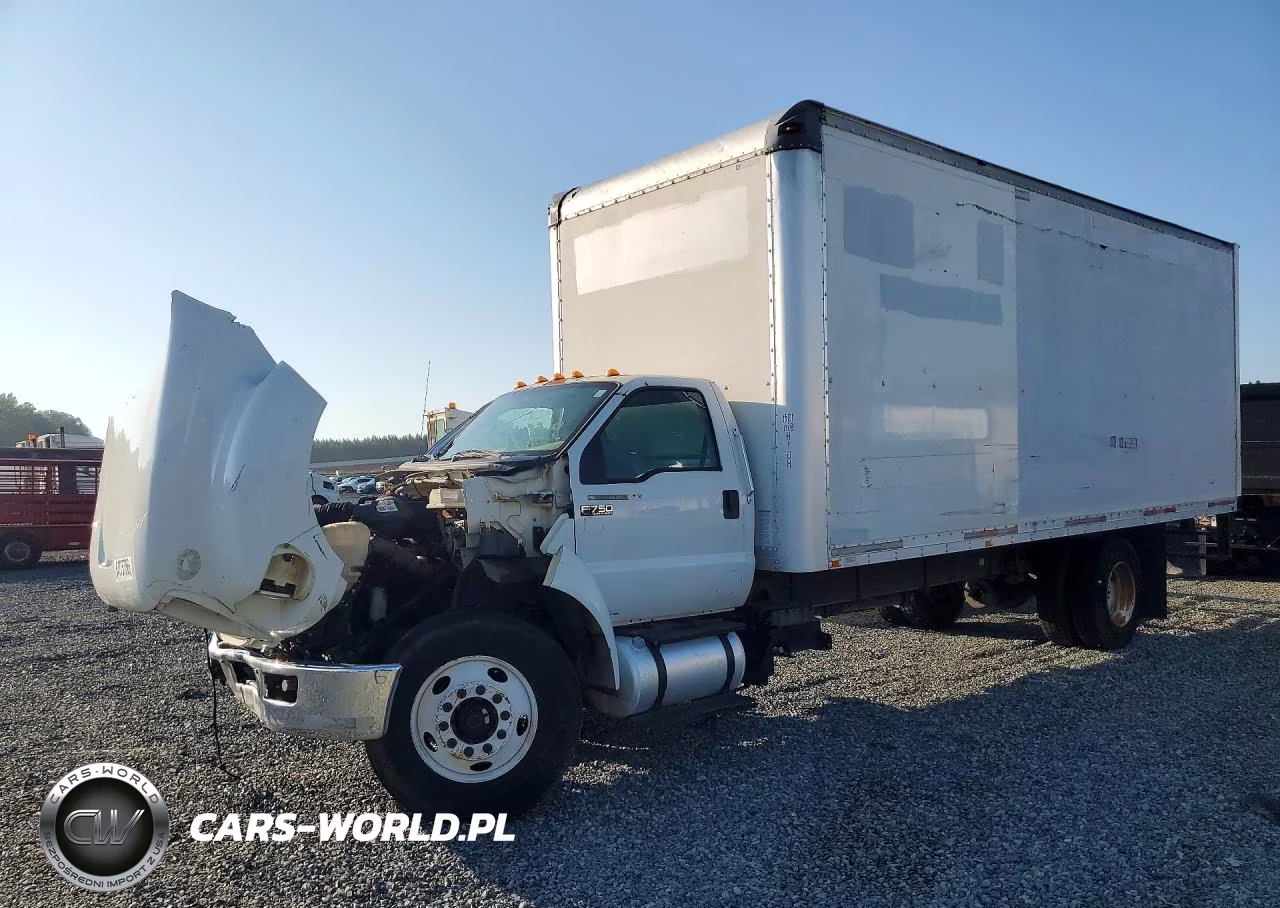 2013 Ford F750 Super Duty Box Truck