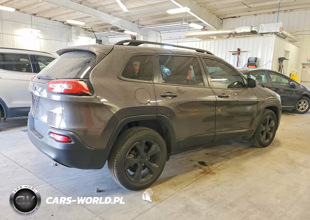 2018 Jeep Cherokee Latitude VIN:1C4PJLCB8JD552687 - 3