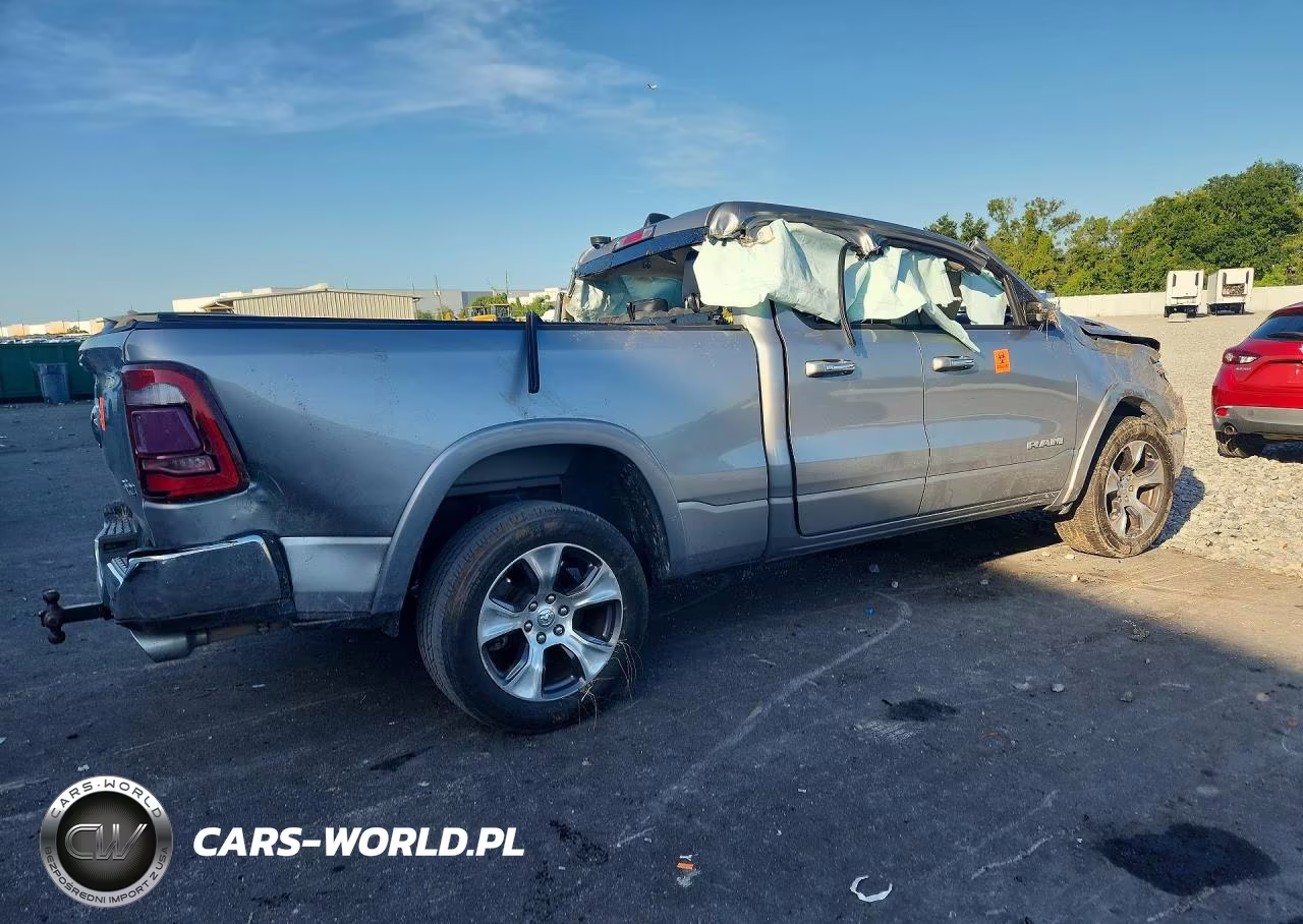 2019 Ram 1500 Laramie VIN:1C6SRFDT2KN795619 - 3
