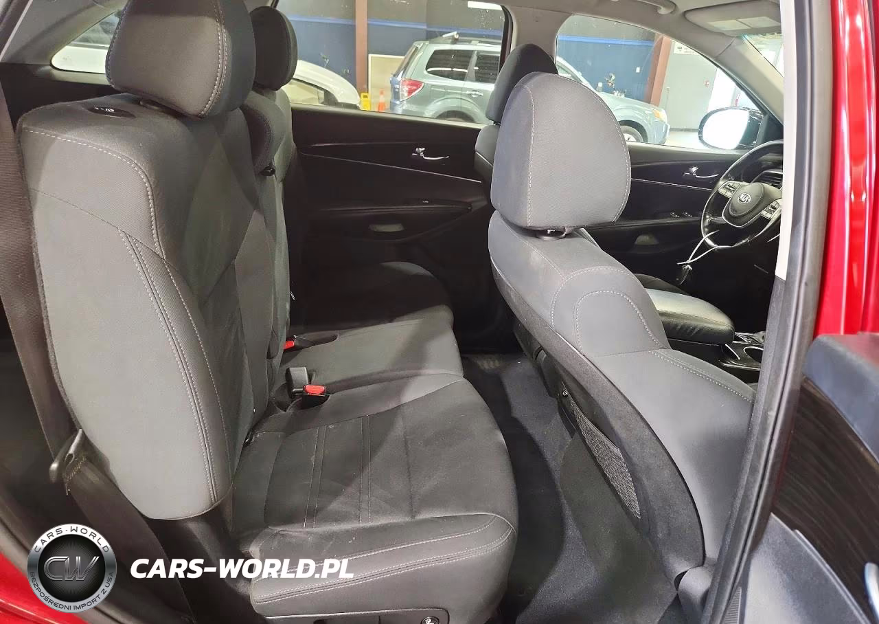 2020 Kia Sorento S VIN:5XYPGDA52LG695284 - 11