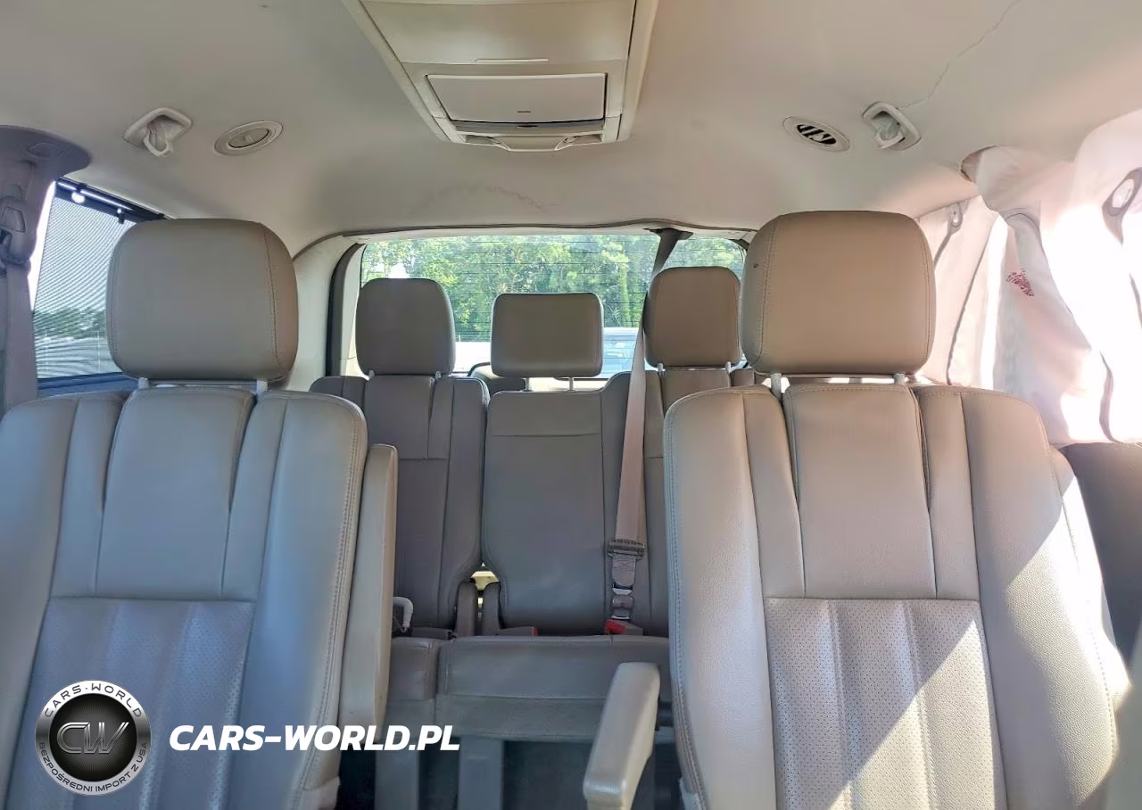 2015 Chrysler Town & Country Touring L VIN:2C4RC1CG1FR628273 - 10