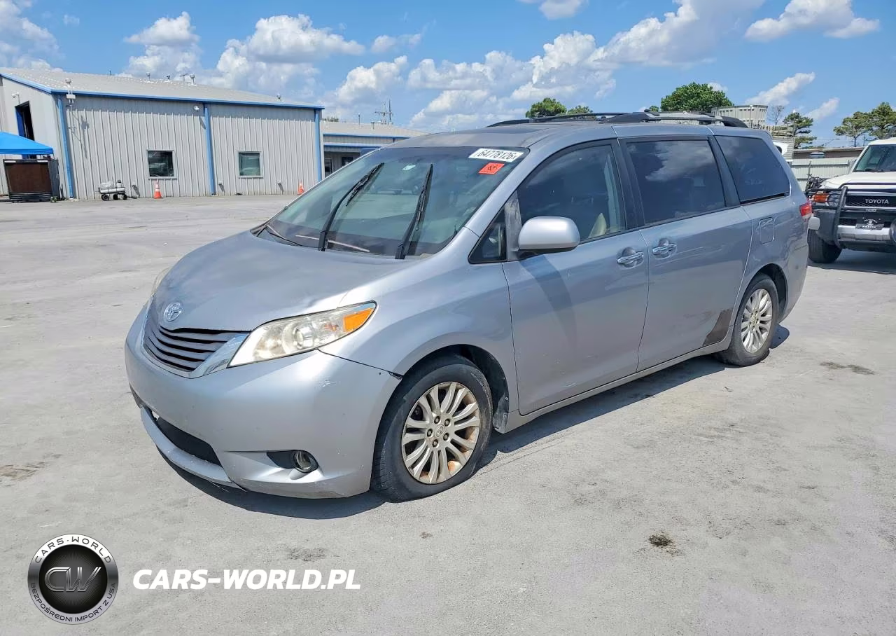2011 Toyota Sienna Xle 8-Passenger – zdjęcie 1 z 13