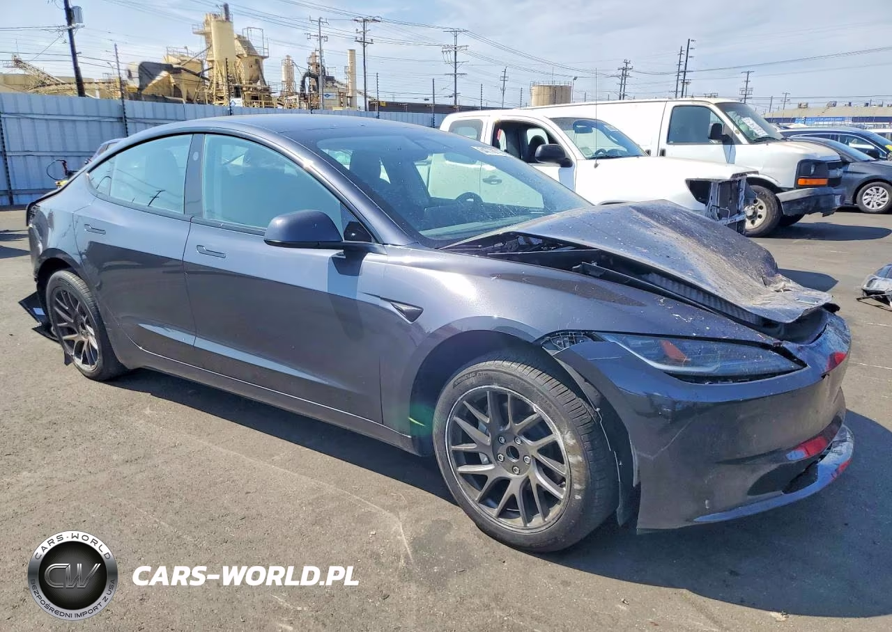2025 Tesla Model 3 VIN:5YJ3E1EAXSF942941 - 4