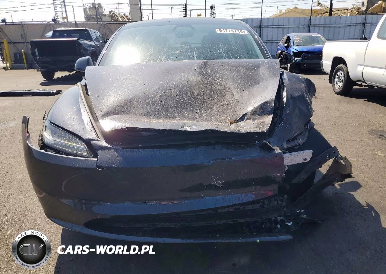 2025 Tesla Model 3 VIN:5YJ3E1EAXSF942941 - 5
