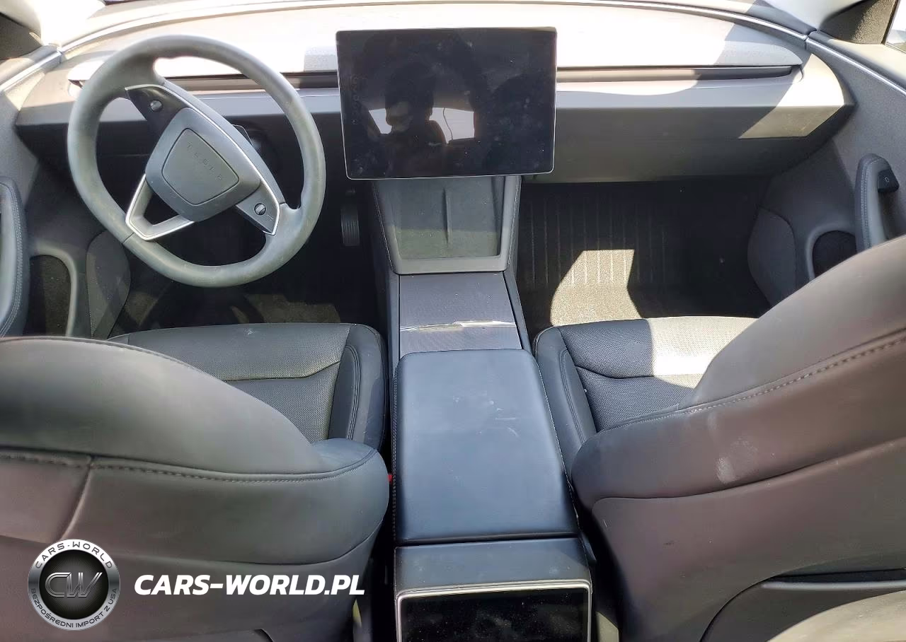 2025 Tesla Model 3 VIN:5YJ3E1EAXSF942941 - 8