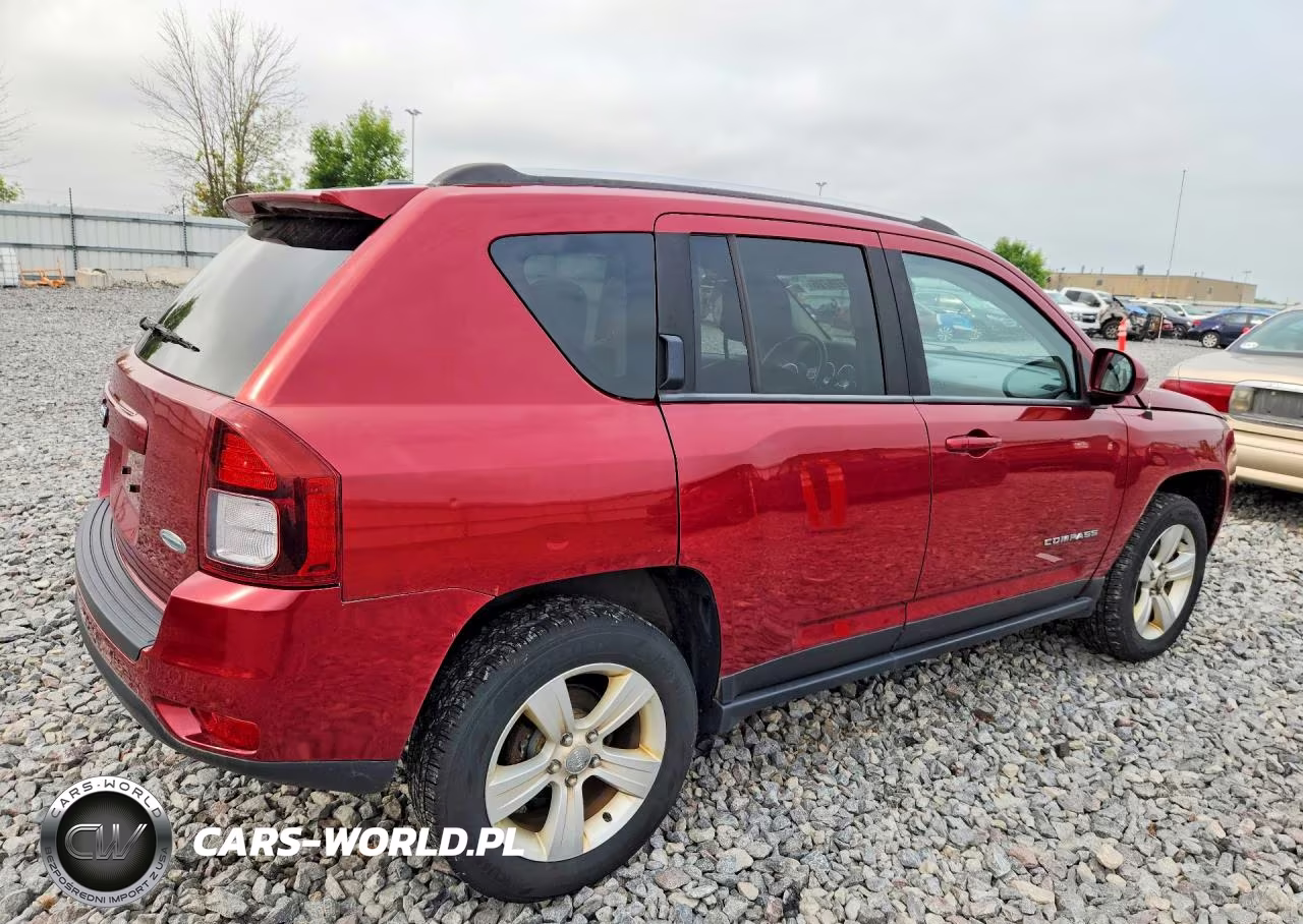 2014 Jeep Compass Latitude VIN:1C4NJDEB8ED521696 - 3
