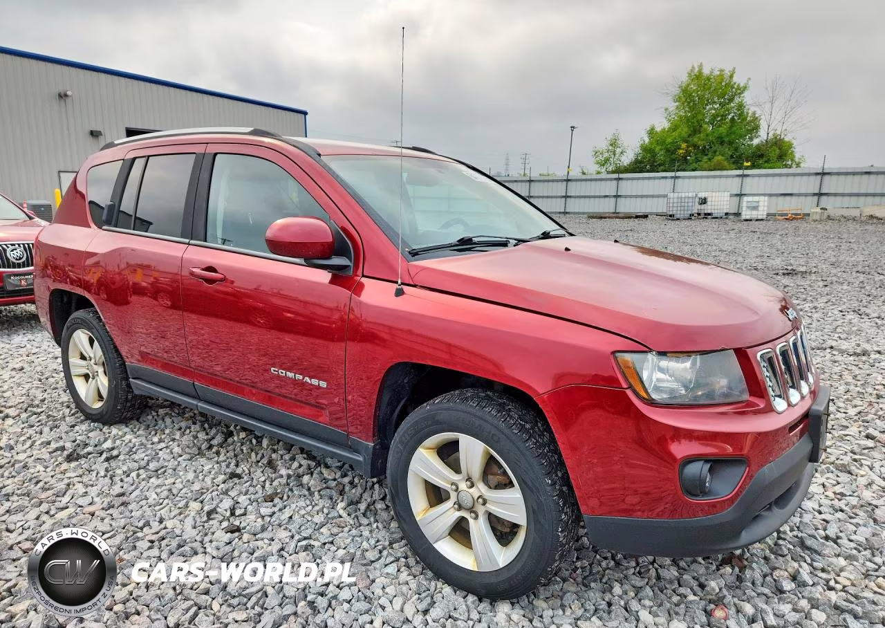 2014 Jeep Compass Latitude VIN:1C4NJDEB8ED521696 - 4