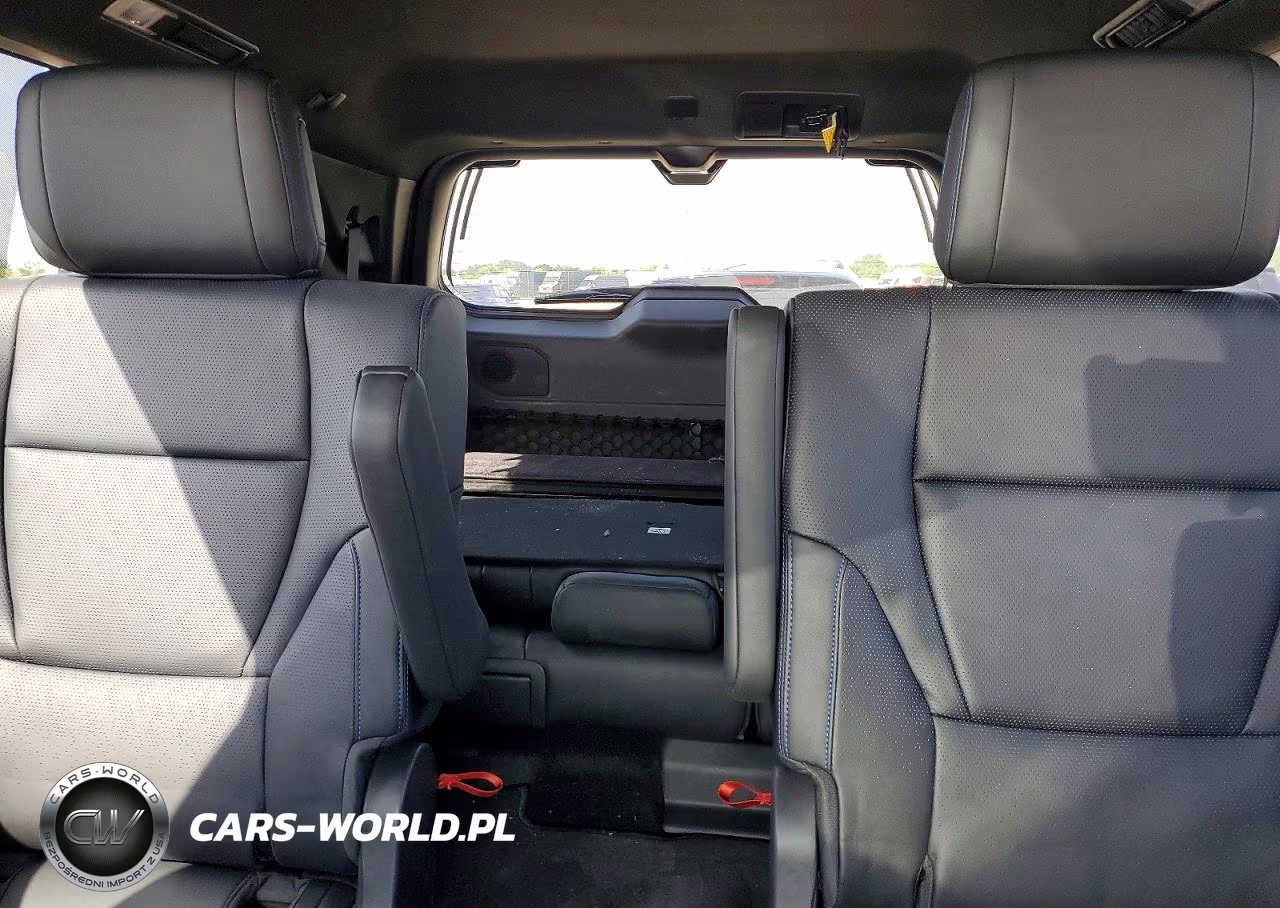 2026 Toyota Sequoia Platinum VIN:7SVAAABA5TX080264 - 10