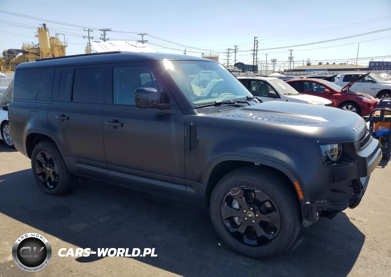 2025 Land Rover Defender 130 S VIN:SALEJFFU3S2428502 - 4