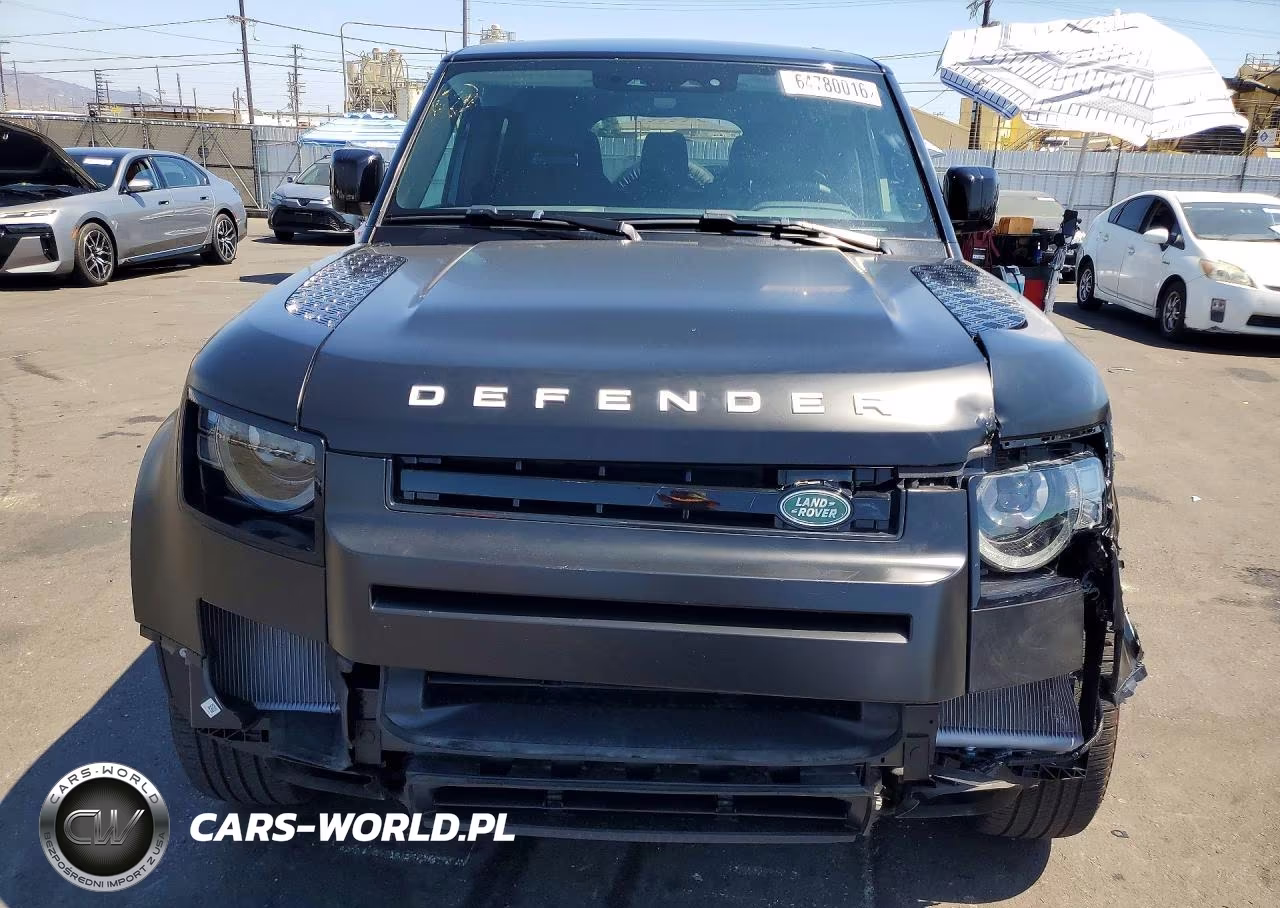 2025 Land Rover Defender 130 S VIN:SALEJFFU3S2428502 - 5