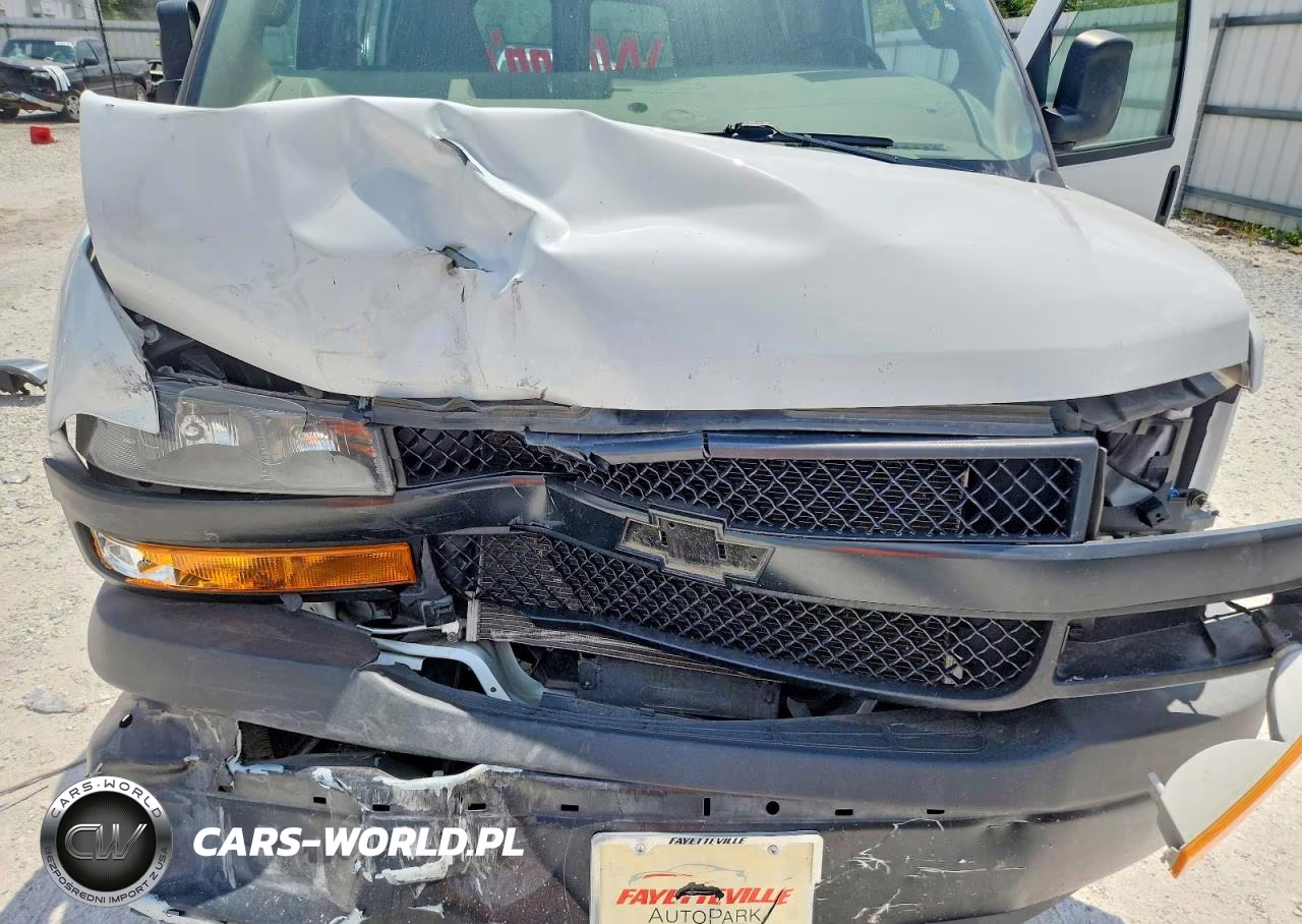 2024 Chevrolet Express G2500 VIN:1GCWGAFP6R1256313 - 12