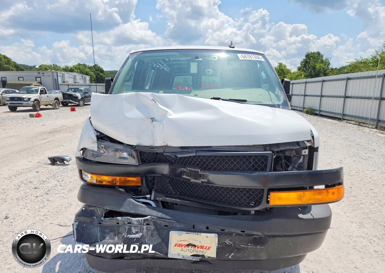 2024 Chevrolet Express G2500 VIN:1GCWGAFP6R1256313 - 5