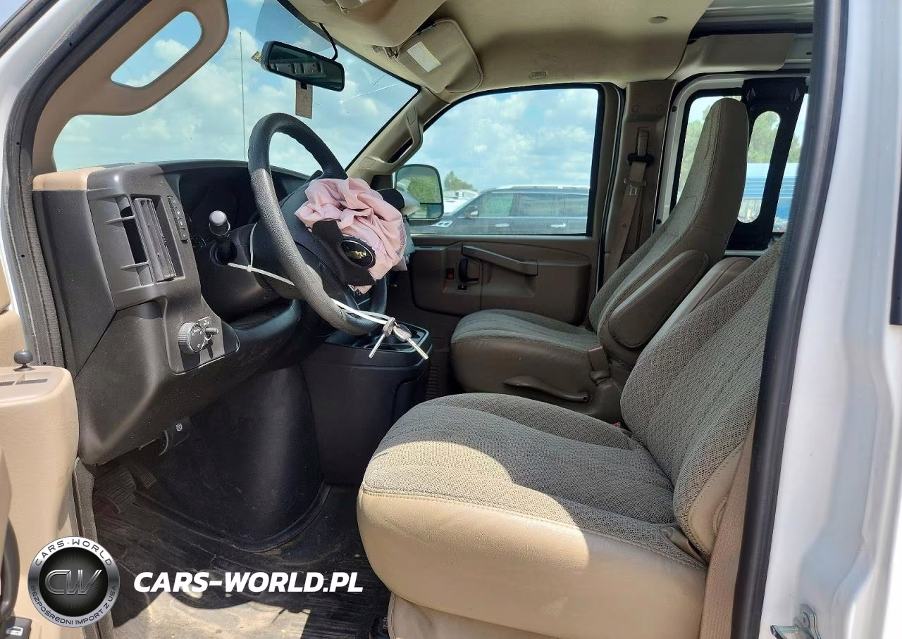 2024 Chevrolet Express G2500 VIN:1GCWGAFP6R1256313 - 7
