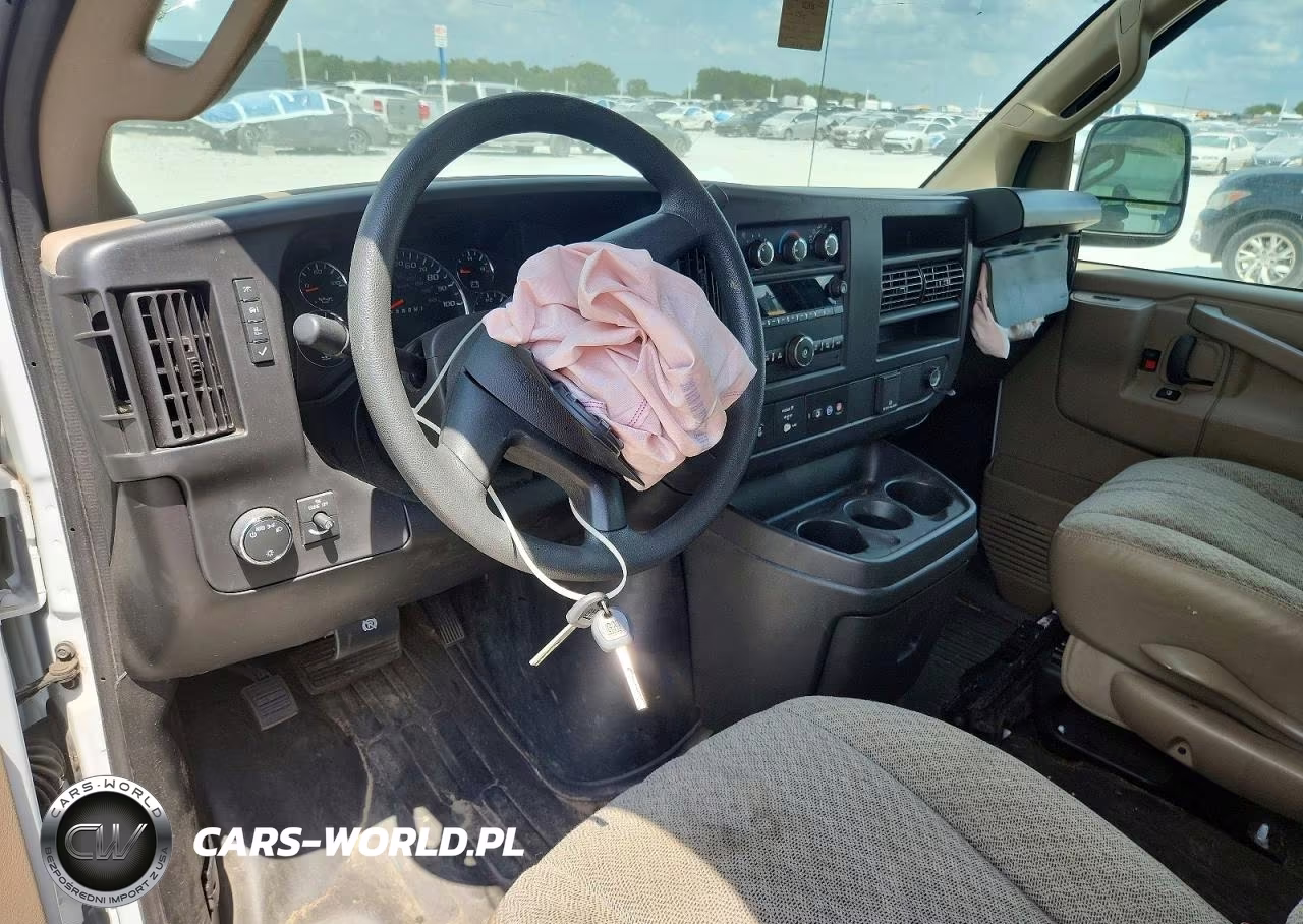 2024 Chevrolet Express G2500 VIN:1GCWGAFP6R1256313 - 8