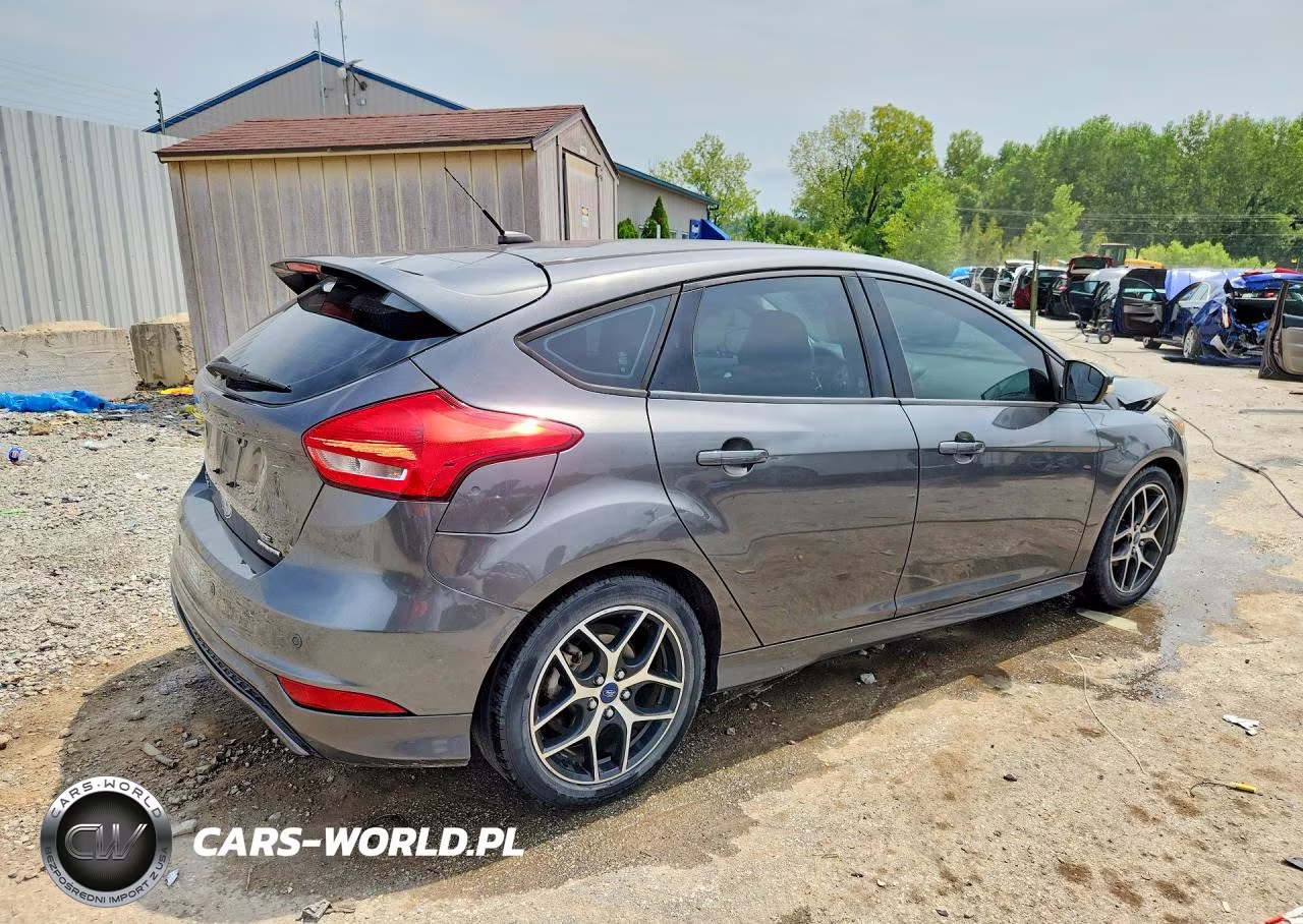 2015 Ford Focus Se VIN:1FADP3K24FL208134 - 3