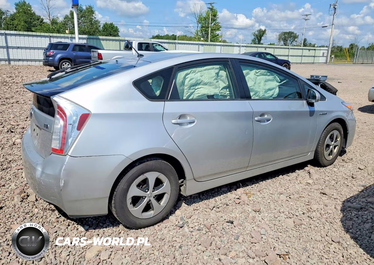 2013 Toyota Prius Two VIN:JTDKN3DU5D5654350 - 3
